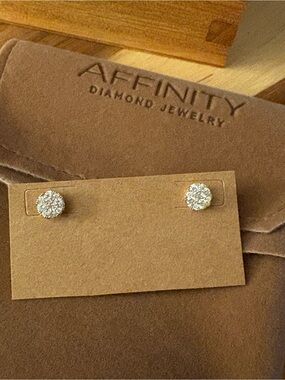 AFFINITY Diamond Halo Stud Earrings
